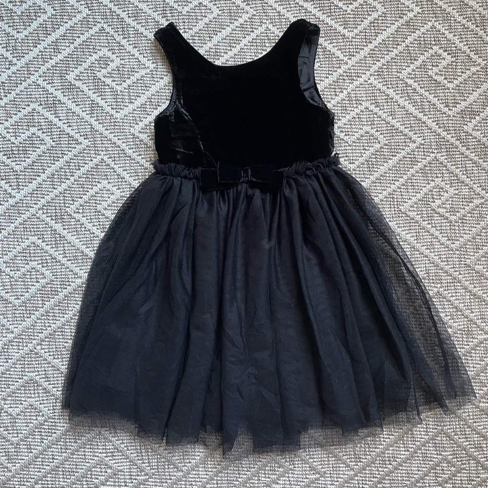 Elegant Black Velvet and Tulle Dress - 4/5 Years